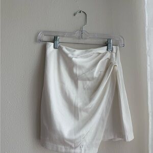 NEVER WORN Women’s XXS Abercrombie & Fitch Cream Mini Skirt